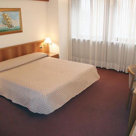 Hotel Villa Ottoboni Pordenone Kültér fotó