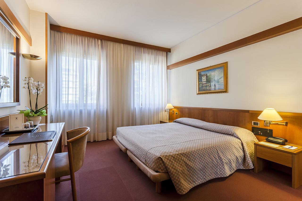 Hotel Villa Ottoboni Pordenone Kültér fotó